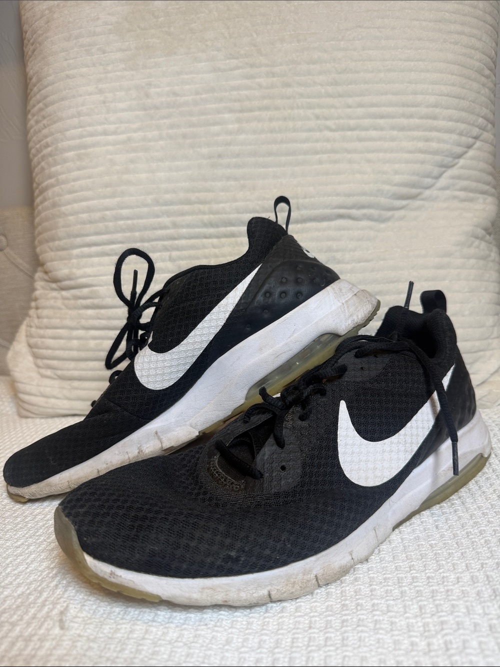 Nike Black & White Men's Athletic Running Shoes